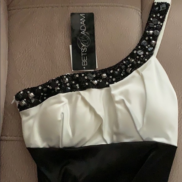 BRAND NEW! BETSY & ADAM Cocktail/Prom Dress - Picture 3 of 6